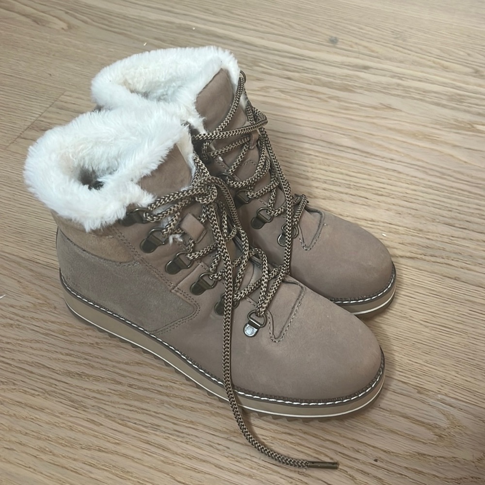 Toms Mojave Boots